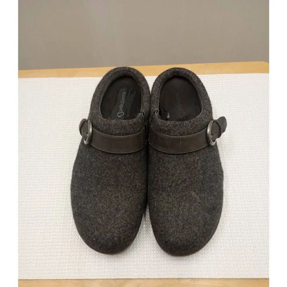 Bare Traps grey wool mules, slides. Slip ins size 7 ( narrow)